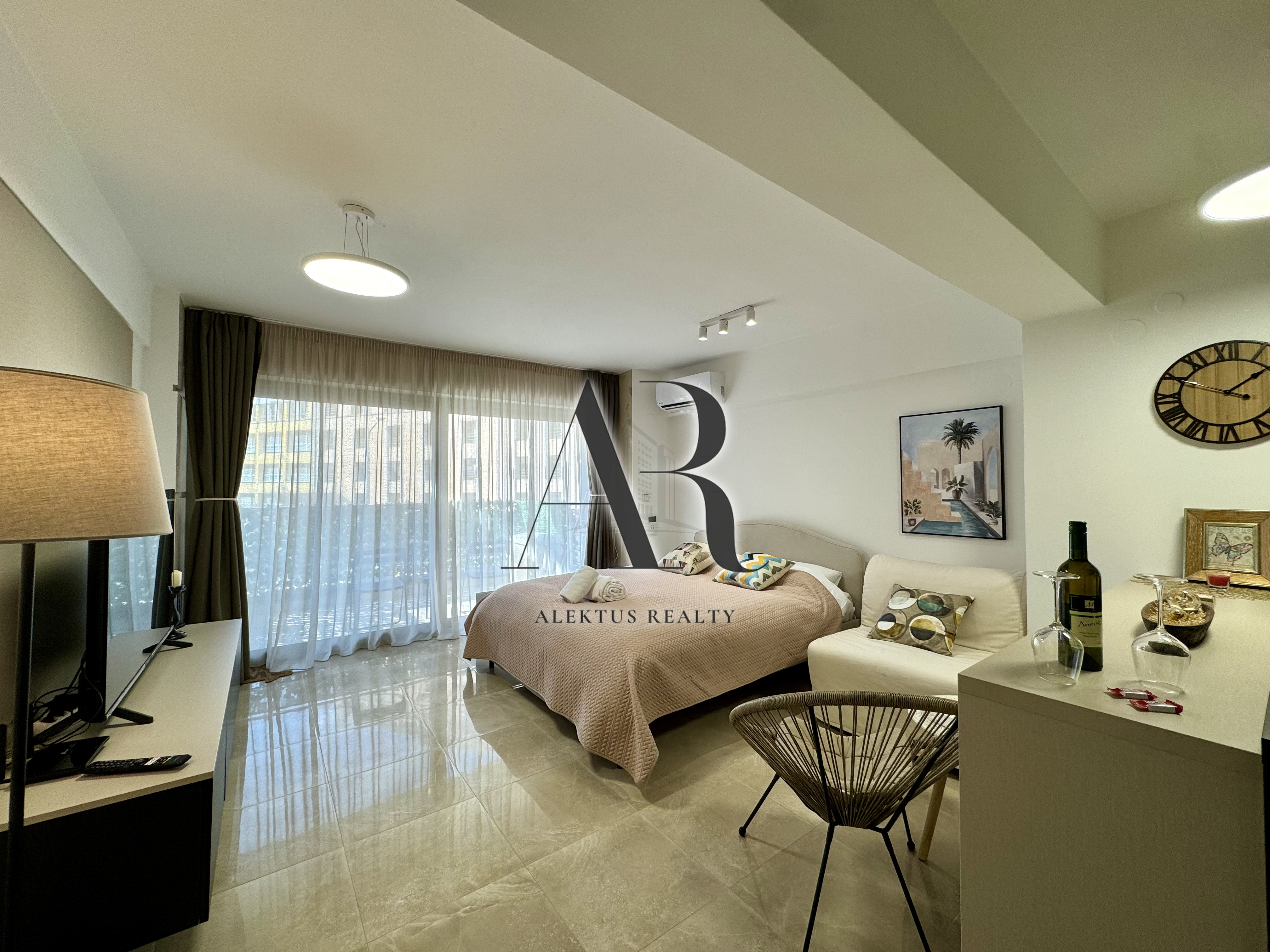 Modern Studio for Rent — Ladadika, Next to City College