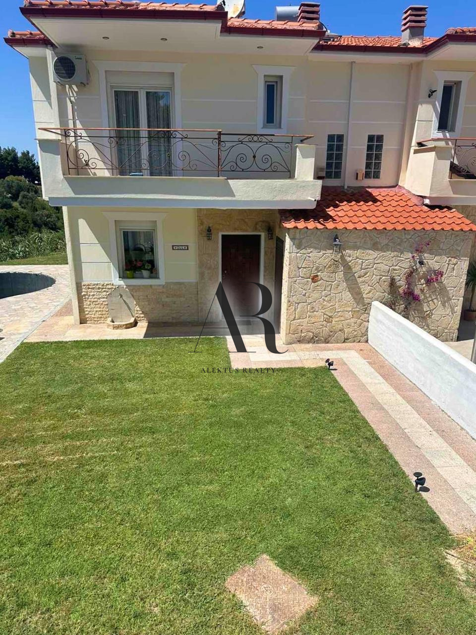 Luxury Sea-View Maisonette with Pool — Pefkohori, Halkidiki