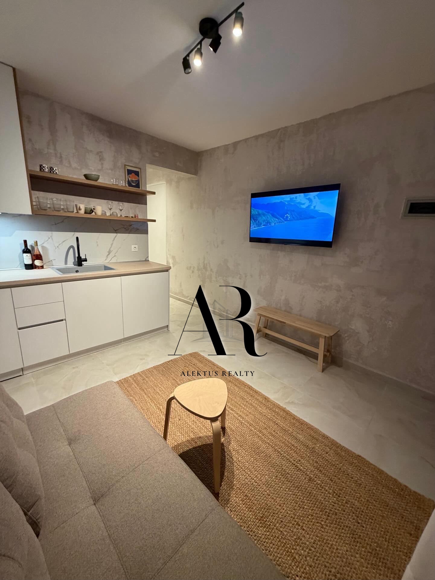 Newly Renovated Ground Floor Apartment with Private Balcony – Pefkohori, Halkidiki