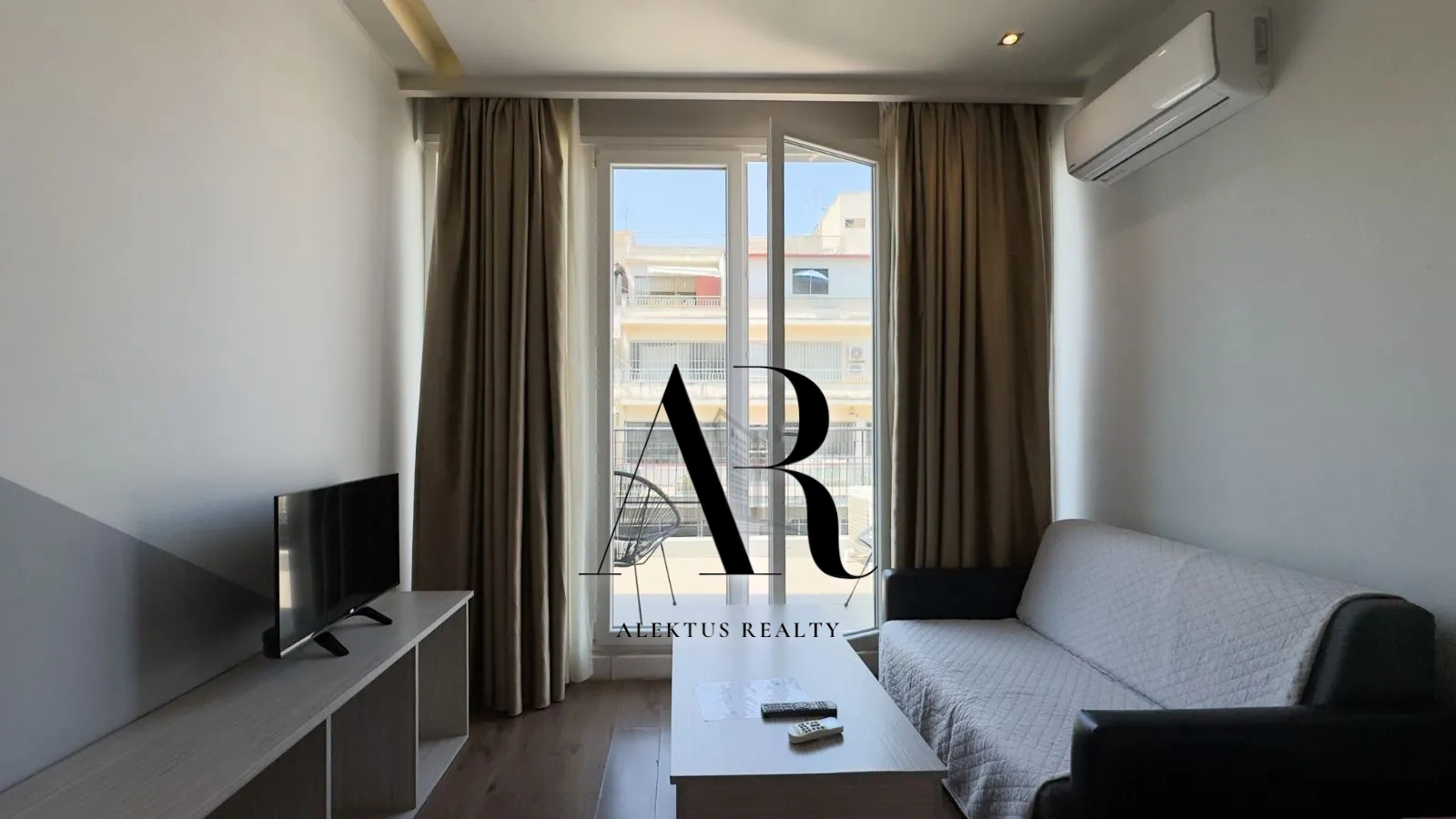 Renovated Investment Studio with Balcony on 7th Floor – Ladadika, Thessaloniki